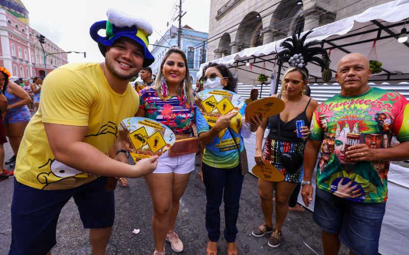 Detran-AM segue com campanha de conscientização em blocos de carnaval