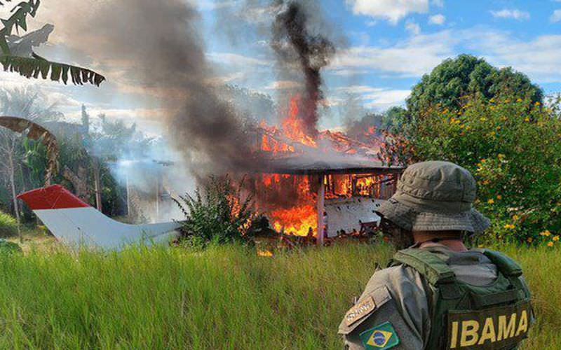 PF começa a destruir maquinário de garimpeiros em TI Yanomami