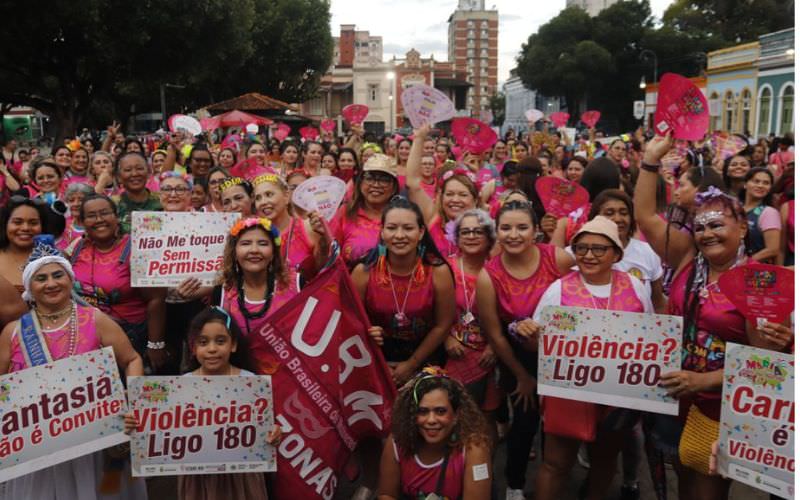 Banda 'Maria vem com as outras' motiva mulheres no combate à violência