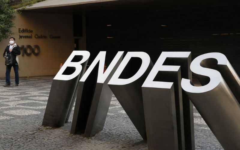 Projetos da oposição barram financiamentos do BNDES no exterior