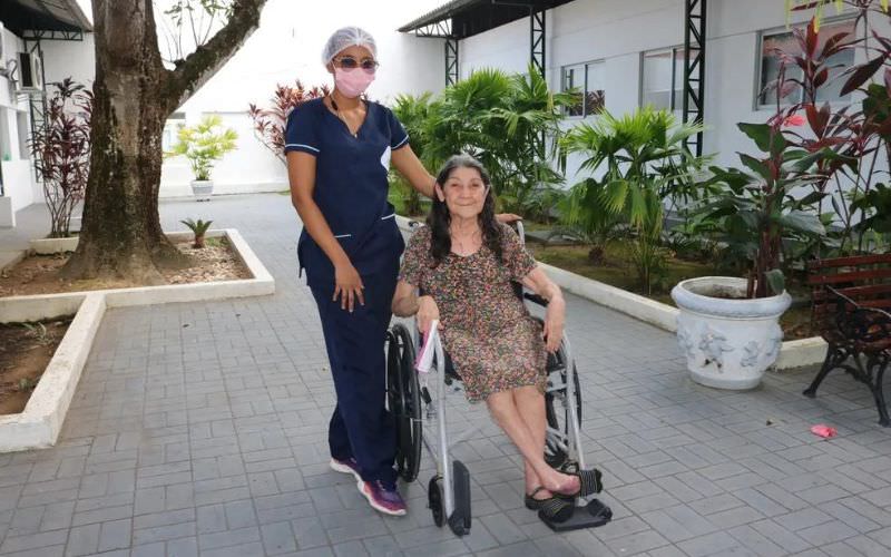 Fundação oferta 80 vagas para curso de 'Cuidador de Idosos' em Manaus