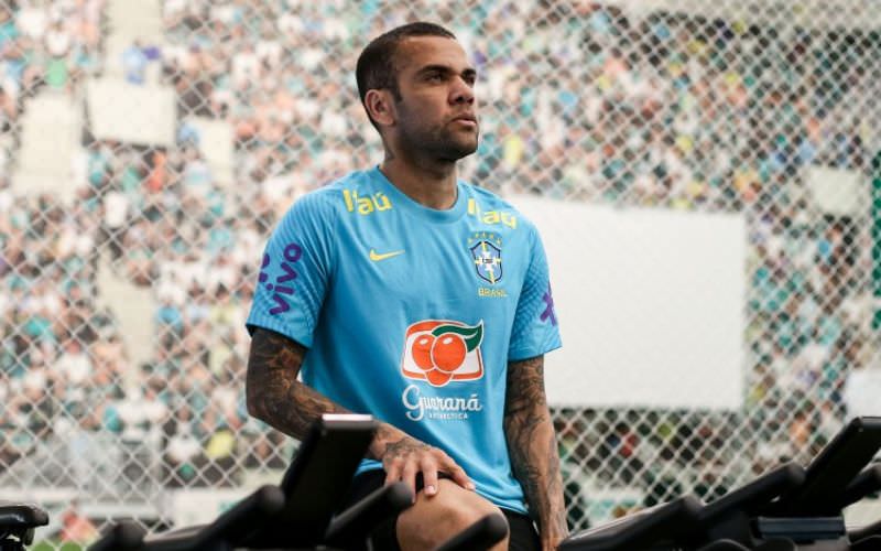 Decisão sobre liberdade provisória de Daniel Alves sai na próxima semana
