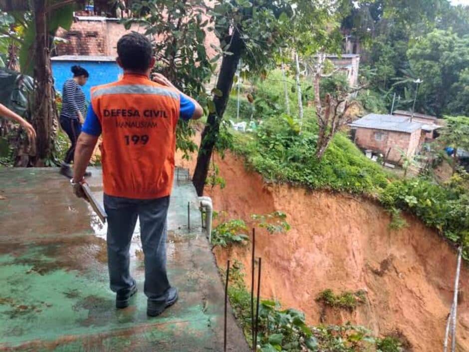Manaus lidera alertas de risco de deslizamentos no país