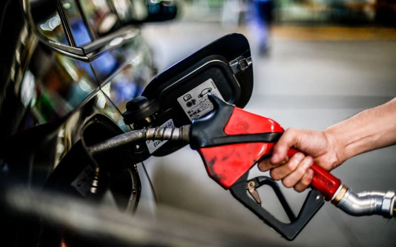Petrobras reduz preços no litro de gasolina e diesel para distribuidoras