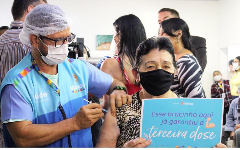 Confira os pontos de vacinação contra a Covid-19 em Manaus, neste sábado