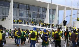 Maioria do STF aceita denúncia contra participantes de atos golpistas