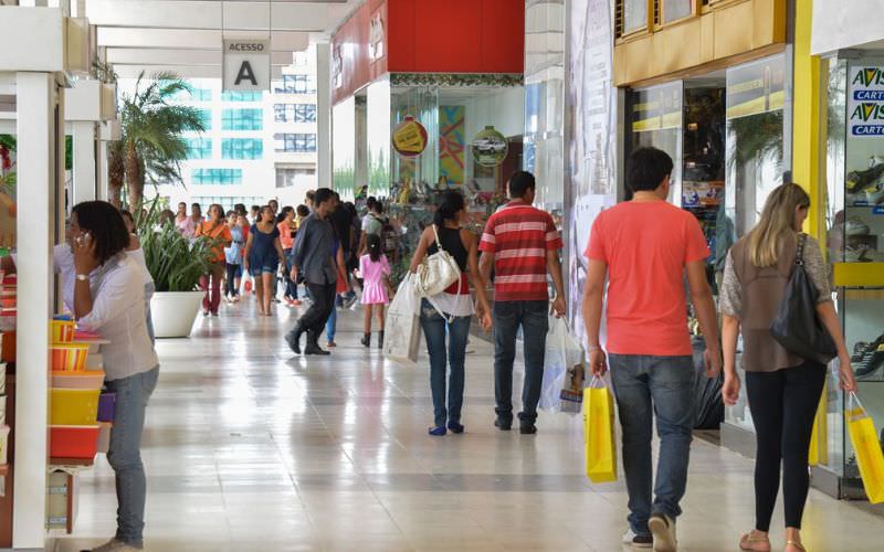 A atividade econômica brasileira apresentou crescimento no primeiro trimestre deste ano, segundo informações divulgadas nesta sexta-feira (19) pelo Banco Central (BC)