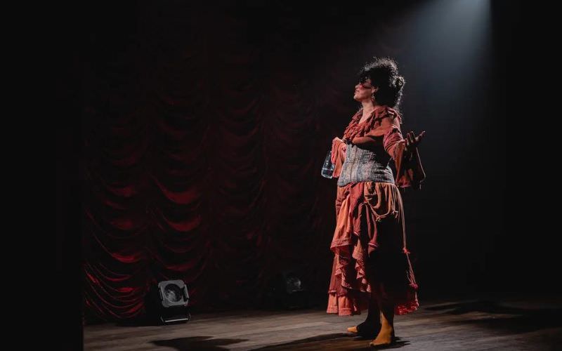 Espetáculo 'Cabaré Chinelo' inicia quarta temporada de espetáculos em Manaus