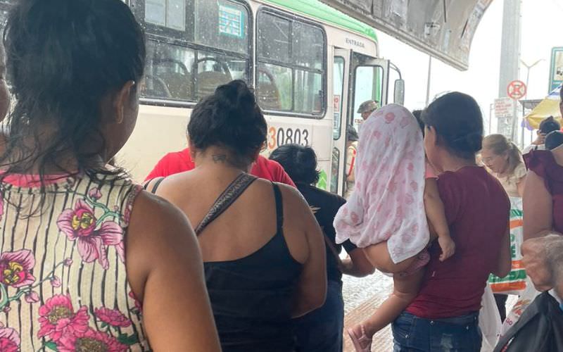 Trabalhadores reclamam do transporte público de Iranduba: 'desanimador'