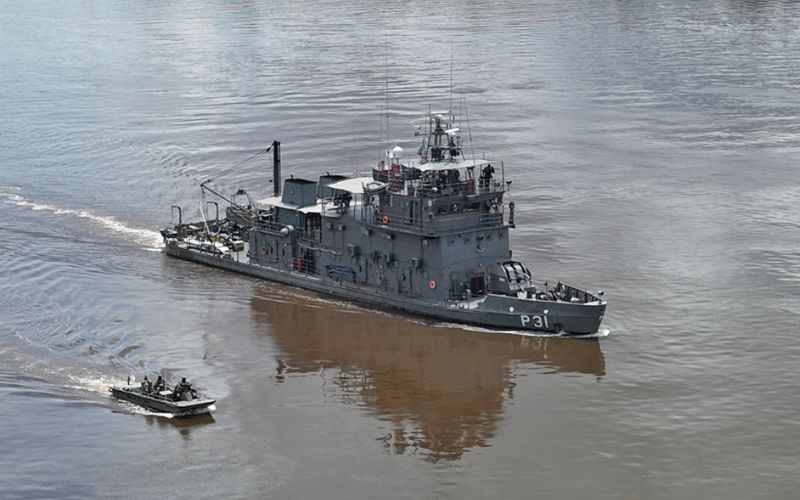 Marinha apreende embarcações e material usado em garimpo no AM