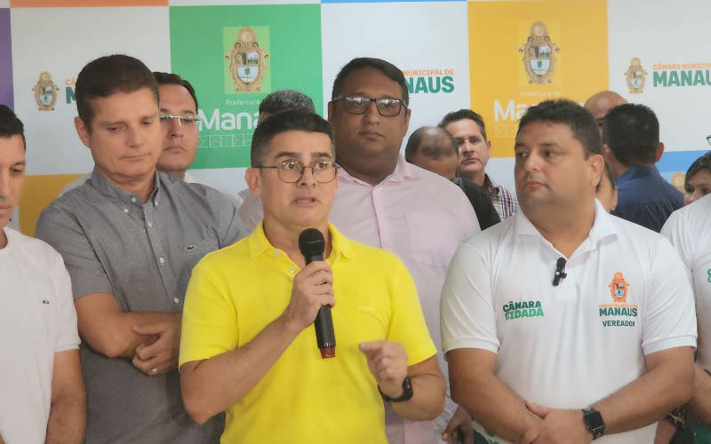 ‘Incompetente querendo aparecer’, diz prefeito sobre Carlos Almeida