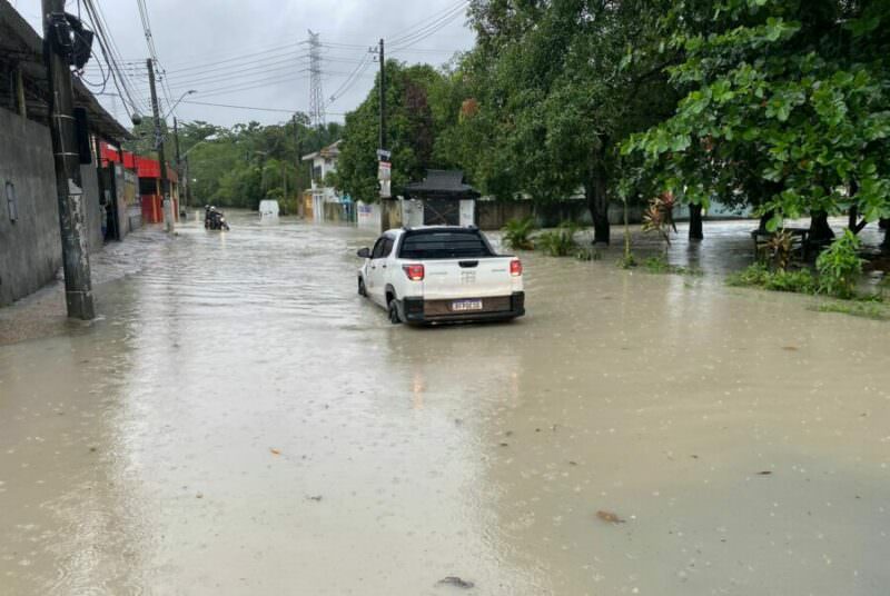Manaus volta a registrar alagamentos durante forte chuva; veja vídeos
