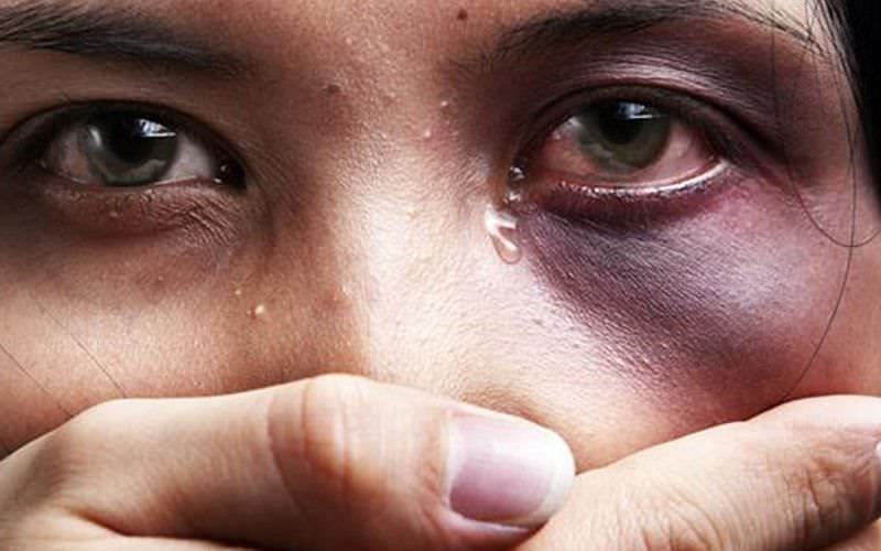 Violência contra mulher praticada na frente de filhos terá pena dobrada