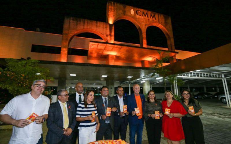 CMM ganha iluminação temática em alusão à campanha ‘Março Laranja’