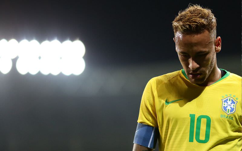 Neymar passará por cirurgia e fica longe dos gramados por até 4 meses