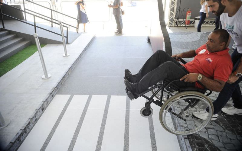 Projeto obriga aeroportos a fornecerem cadeira de rodas para PcDs