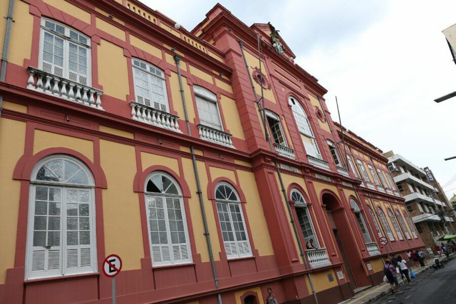 Encerramento do Festival Literário tem lançamentos de livros neste domingo