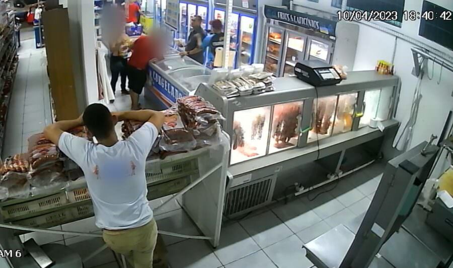 Policial militar da reserva é morto a tiros em comércio de Manaus; veja vídeo