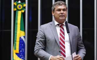 Lindbergh organiza encontro com deputados do PT para julgamento de Bolsonaro