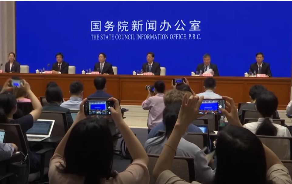 Autoridades de saúde da China atacam OMS após suspeita de origem da covid