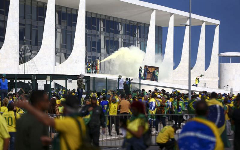 8 DE JANEIRO
