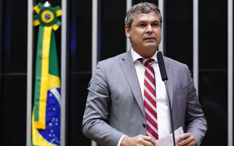 Lindbergh organiza encontro com deputados do PT para julgamento de Bolsonaro