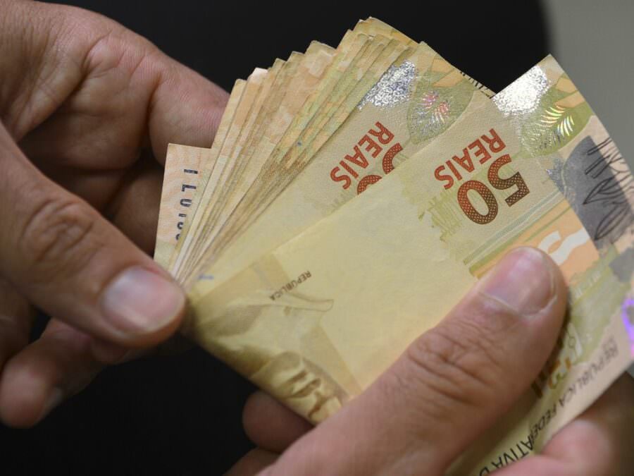 Governo apresenta proposta de novo valor do salário mínimo a R$ 1.389
