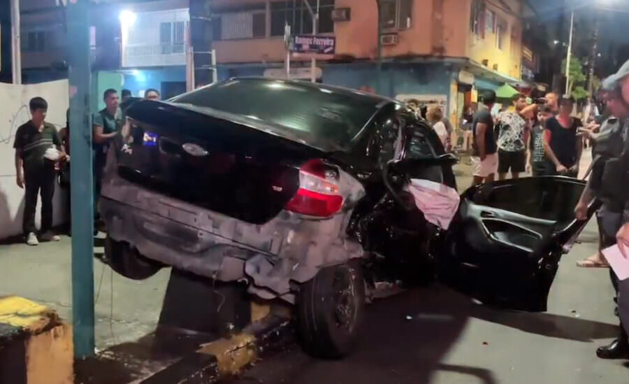 Jovem morre após BMW avançar sinal vermelho e causar acidente