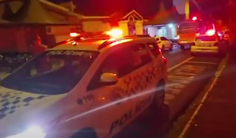 Homem esfaqueia 7 pessoas em hospital e é morto pela polícia