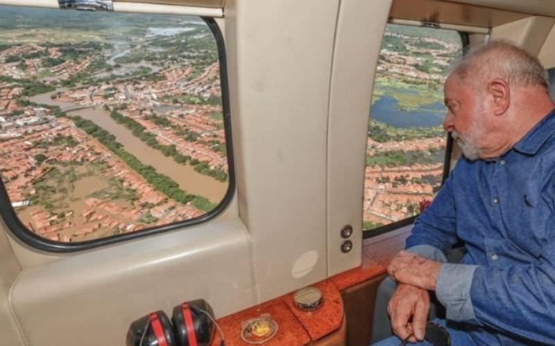 Lula sobrevoa áreas atingidas pelas chuvas no Maranhão