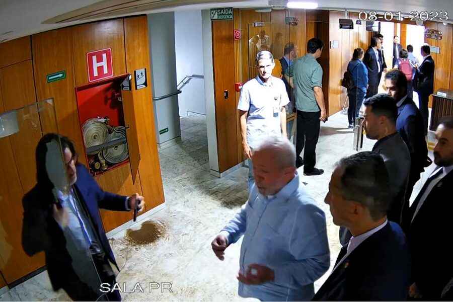 Imagens divulgadas pelo GSI mostram Lula e ministros em 8 de janeiro