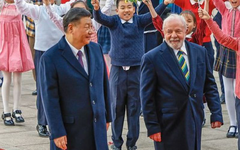 Presidente da China, Xi Jinping e o presidente Luiz Inácio Lula da Silva assinaram uma série de acordos comerciais e de parceria (Foto: Ricardo Stuckert/PR)