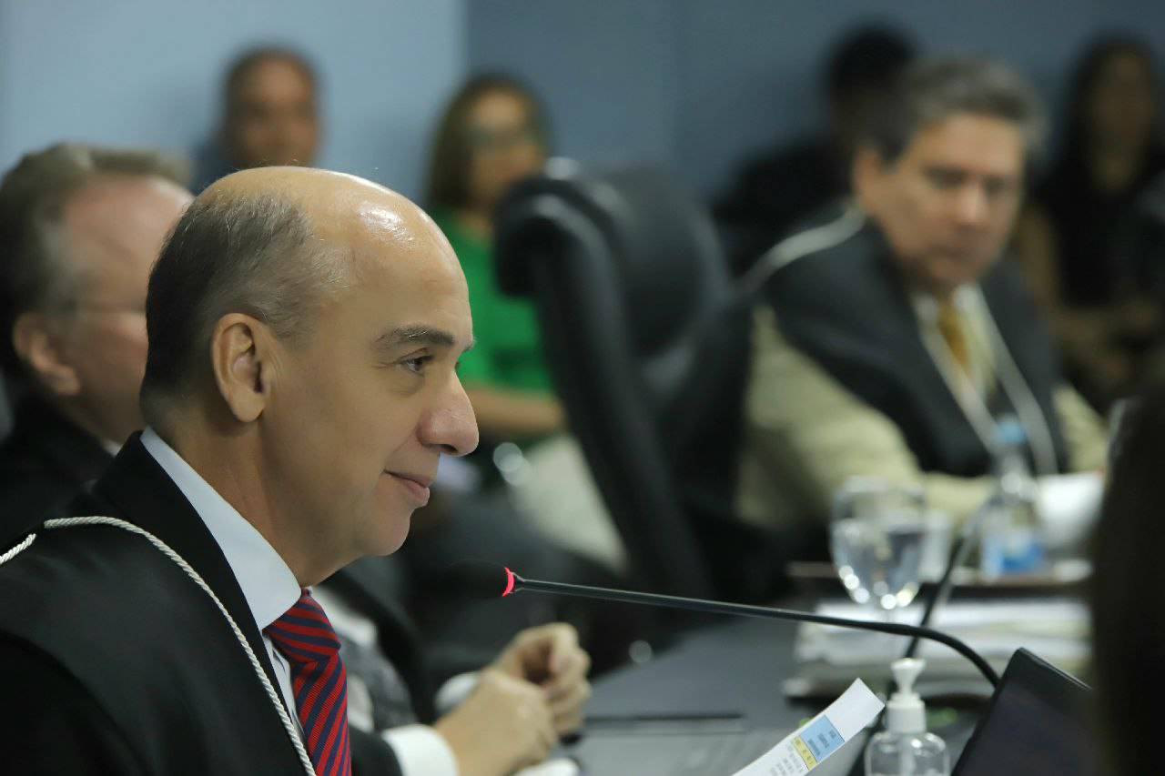 Ex-presidente da Câmara de Iranduba é multado pelo TCE em mais de R$ 535 mil