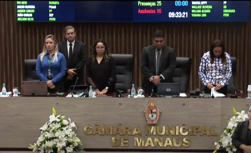 Vereadores de Manaus prestam homenagem às crianças mortas em atentado à creche