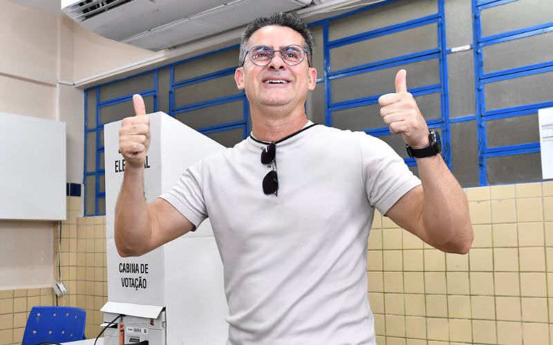 David Almeida lidera rumo à reeleição com ampla aprovação popular
