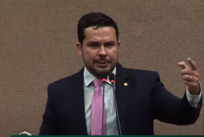 Na manhã desta segunda-feira (22), o deputado federal Alberto Neto subiu na tribuna da Câmara Municipal de Manaus (CMM) para apresentar propostas para a melhoria dos serviços realizados na capital