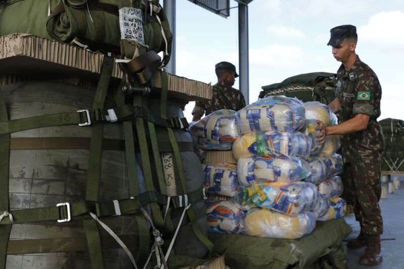 Militares da Aeronáutica, do Exército e da Marinha voltam a distribuir a partir de hoje (8) alimentos destinados às aldeias localizadas no interior da Terra Indígena Yanomami