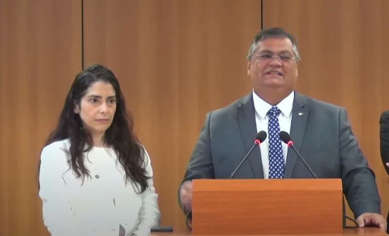 O ministro da Justiça e da Segurança Pública, Flávio Dino, anunciou nesta terça-feira (2) uma série de medidas para coibir o direcionamento da opinião pública contra o PL das Fake News