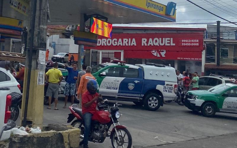 Frentista é baleado em posto de gasolina na zona Sul de Manaus; veja vídeo