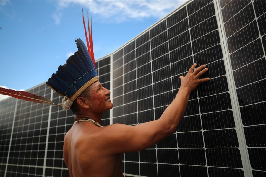 Indígenas e ribeirinhos recebem kits de placas solares para alavancar turismo