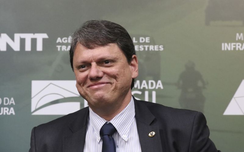 Deputado propõe Título de Cidadão do Amazonas a governador de São Paulo