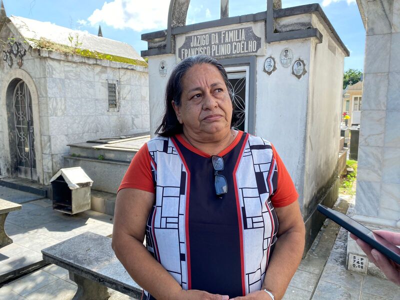 Dois anos depois da reabertura de cemitérios, familiares relembram vítimas da covid