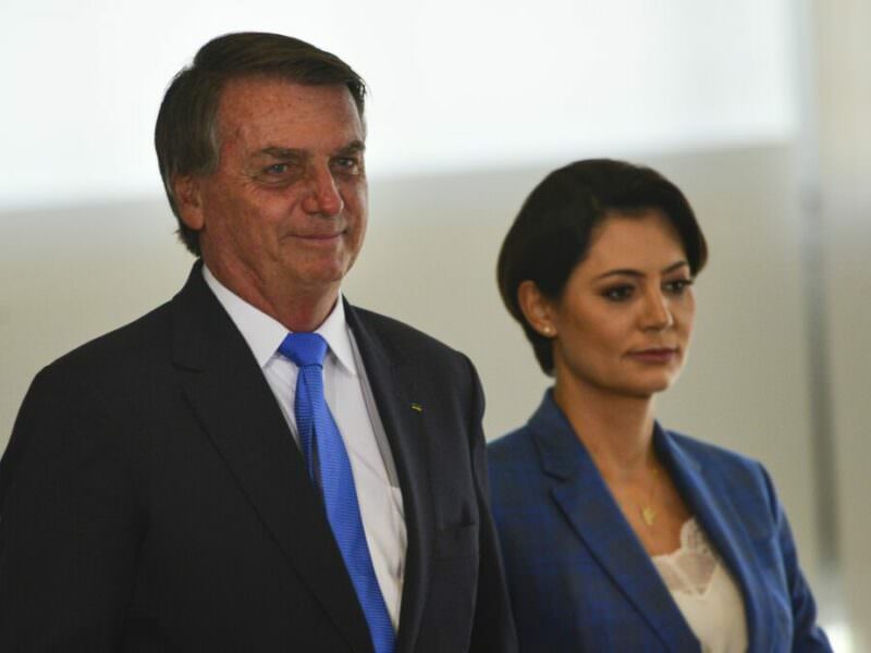 Bolsonaro e Michelle devem pausar agenda neste mês, dizem integrantes do PL