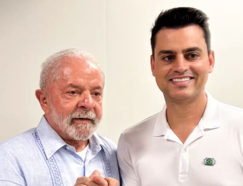 Deputado do PL, partido de Bolsonaro, posta foto com Lula: 'uma honra'