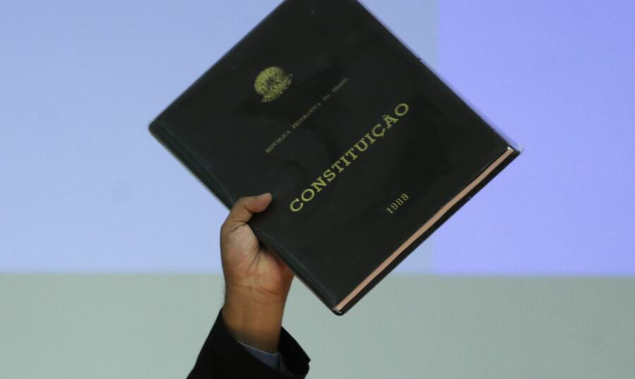 ‘Atacar a Constituição é atacar o princípio fundante do Brasil’, diz cientista político