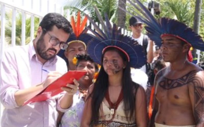 Lideranças indígenas entregam carta-manifesto ao Ministério Público de Roraima