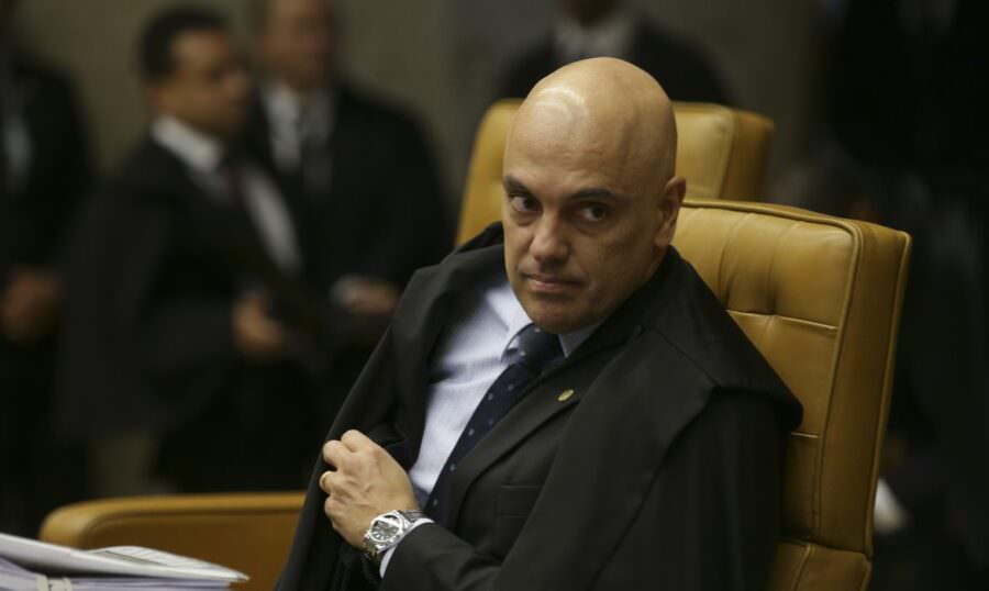 Big techs serão responsabilizadas por prejudicar liberdade do voto, diz Moraes