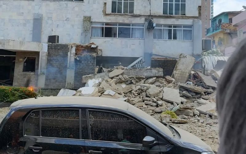 Vídeo: Sacadas de prédio residencial desabam em Bélem