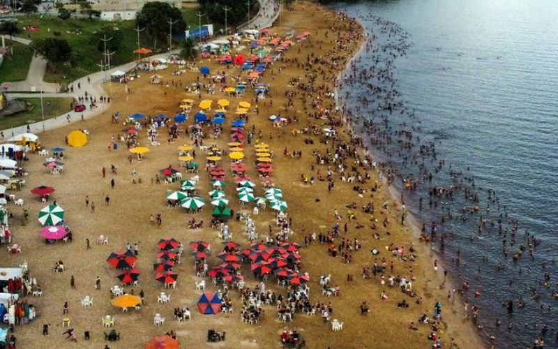 Domingo de sol na praia da Ponta Negra