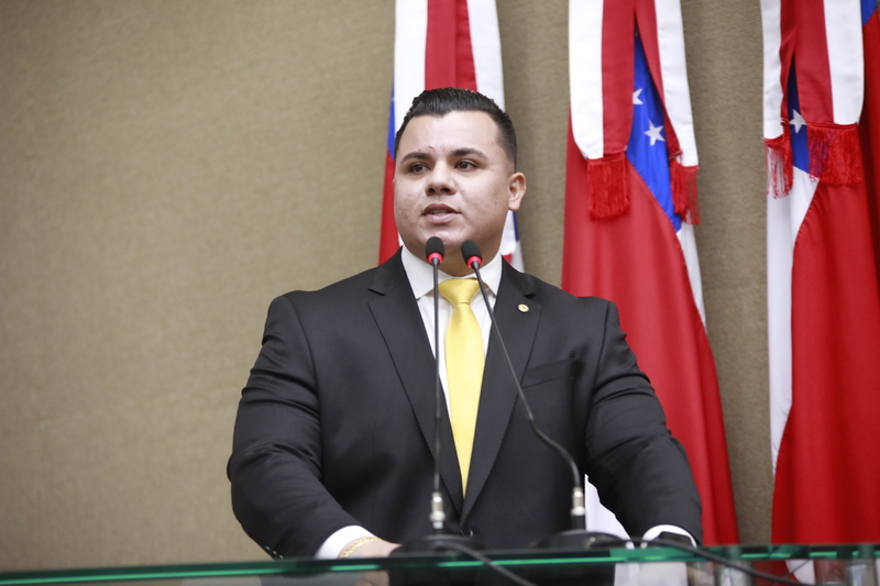 O deputado estadual Wanderley Monteiro (Avante) apresentou nesta semana um projeto de lei (PL) que propõe a inclusão da “Semana de Conscientização sobre o uso ilegal de Fogos de Artifício” no calendário oficial do Amazonas